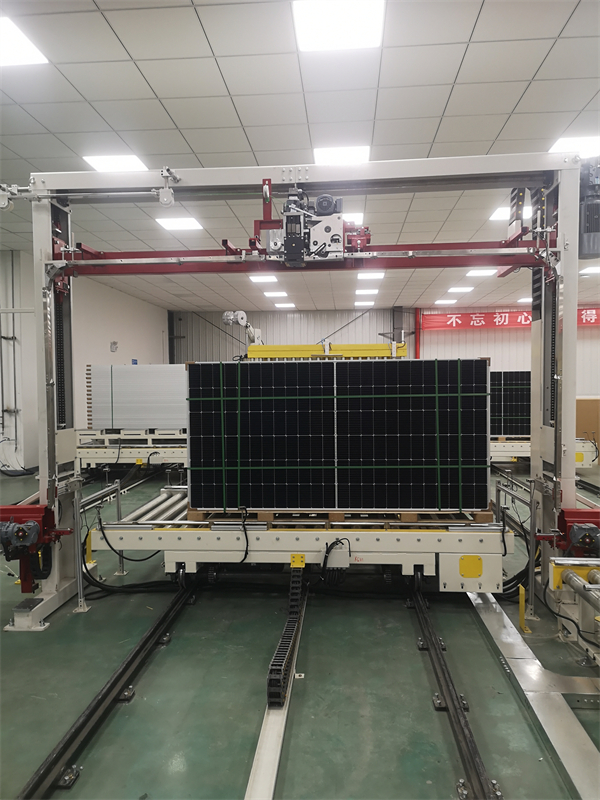 第三張、組件內(nèi)包穿件打包機.jpg